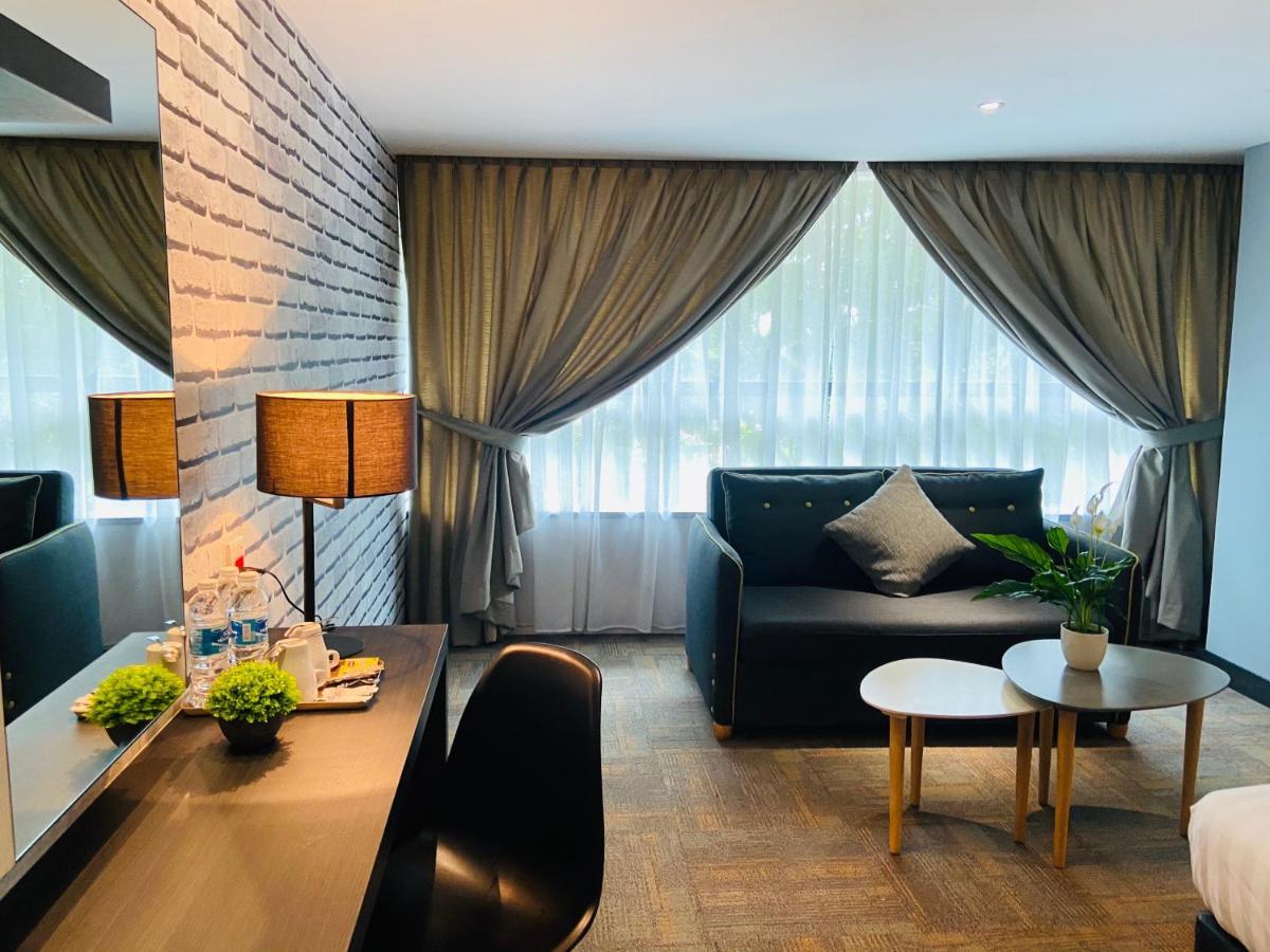 Glex Hotel Signature Johor Bahru Buitenkant foto